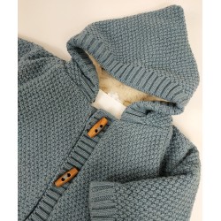 Chaqueta azul con pelo.