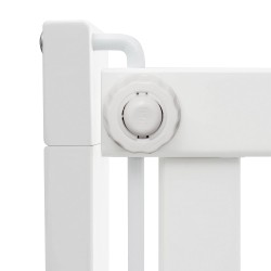 Cuna transformable en escritorio en blanco.