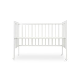 Cuna transformable en escritorio en blanco.